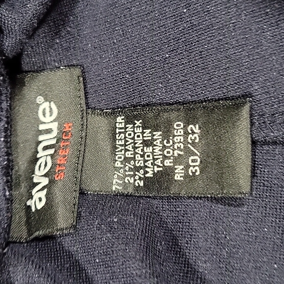 Avenue Plus Size Navy Blue Capri Stretch Pants Size 30/32 - Picture 5 of 7